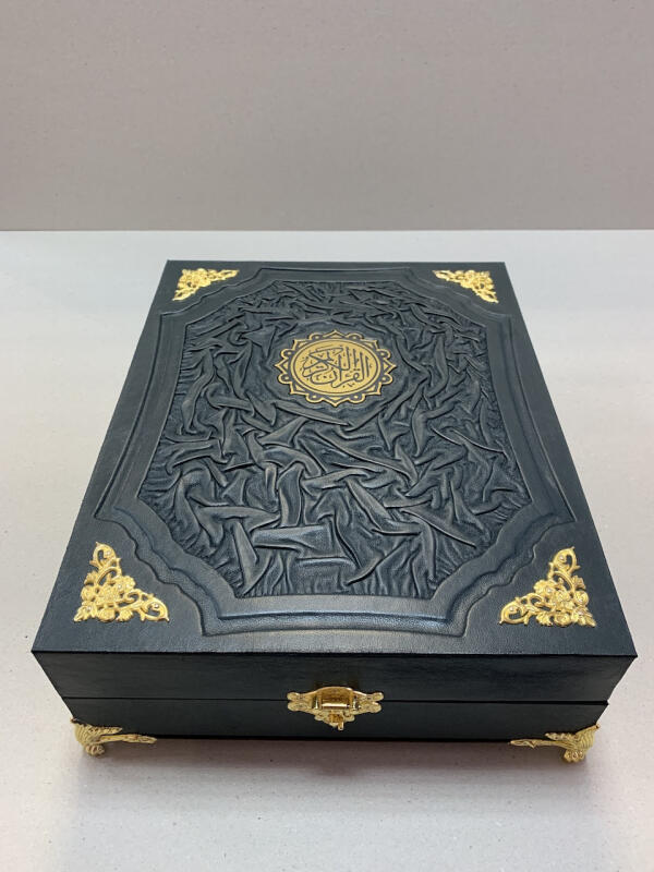 Коран на татарском языке (подарочная кожаная книга в ларце)