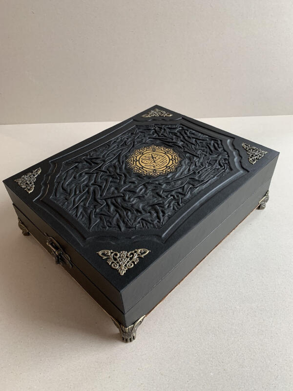 Коран на арабском (подарочная кожаная книга в ларце)