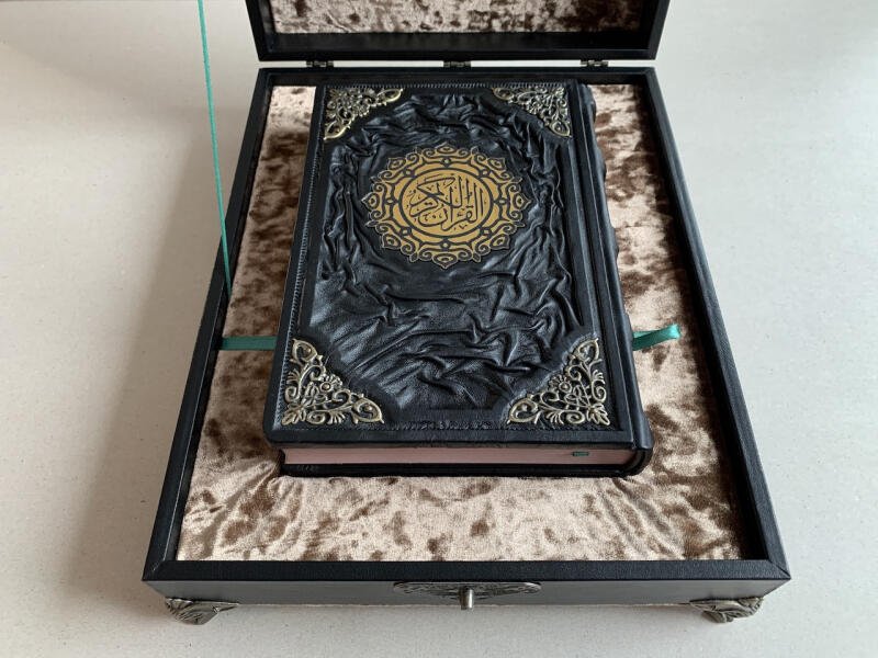 Коран на арабском (подарочная кожаная книга в ларце)