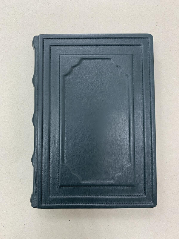 Коран на казахском языке (подарочная кожаная книга в мешочке)
