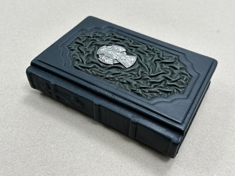 Православный молитвослов (подарочная кожаная книга)