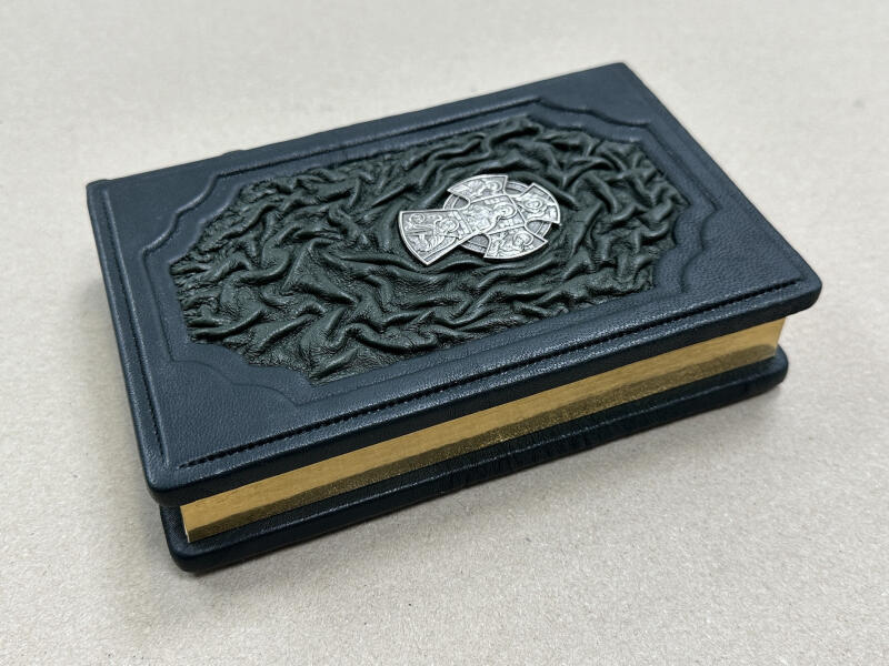 Православный молитвослов (подарочная кожаная книга)