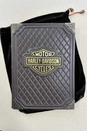 Harley-Davidson & Buell (подарочная кожаная книга в мешком)