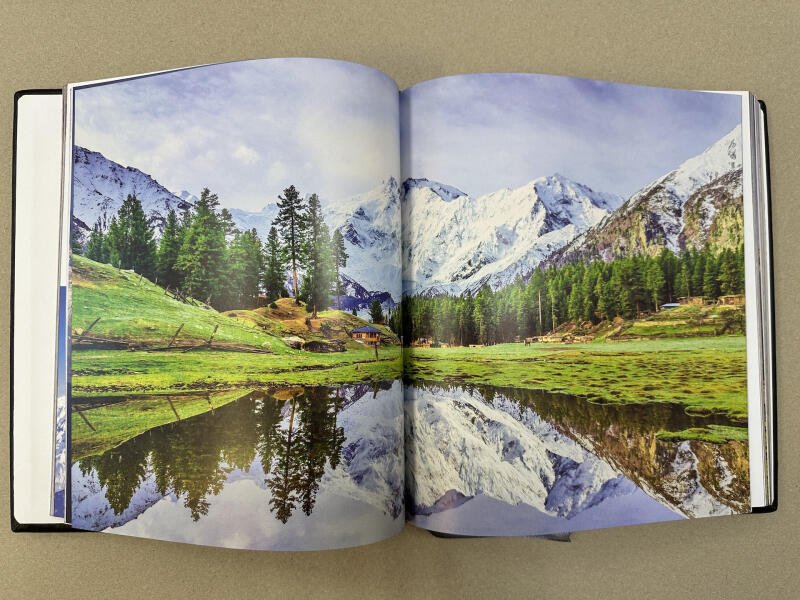 Вершины мира. Самые красивые и опасные горы на Земле. Наталья Якубова (подарочная кожаная книга)