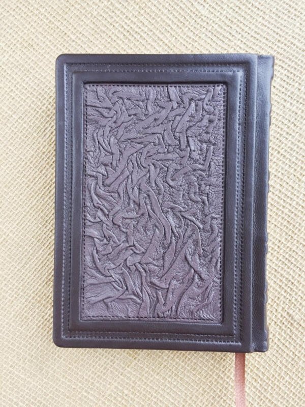 Спасительные иконы (подарочная кожаная книга)