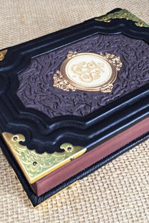 Православный молитвослов (подарочная кожаная книга)
